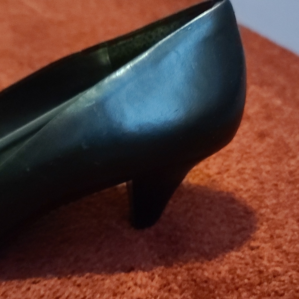 High Heels - Picture 3 of 4